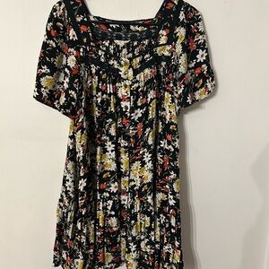Easel Floral Black Dress with Short Sleeves. Small
